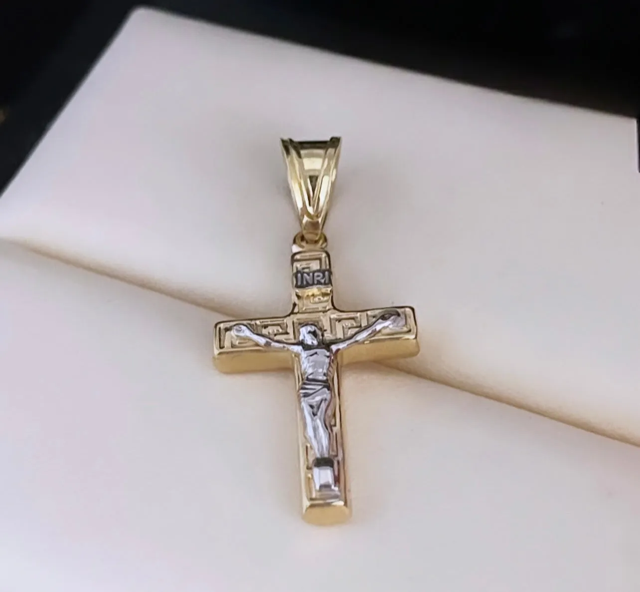 Cross pendant