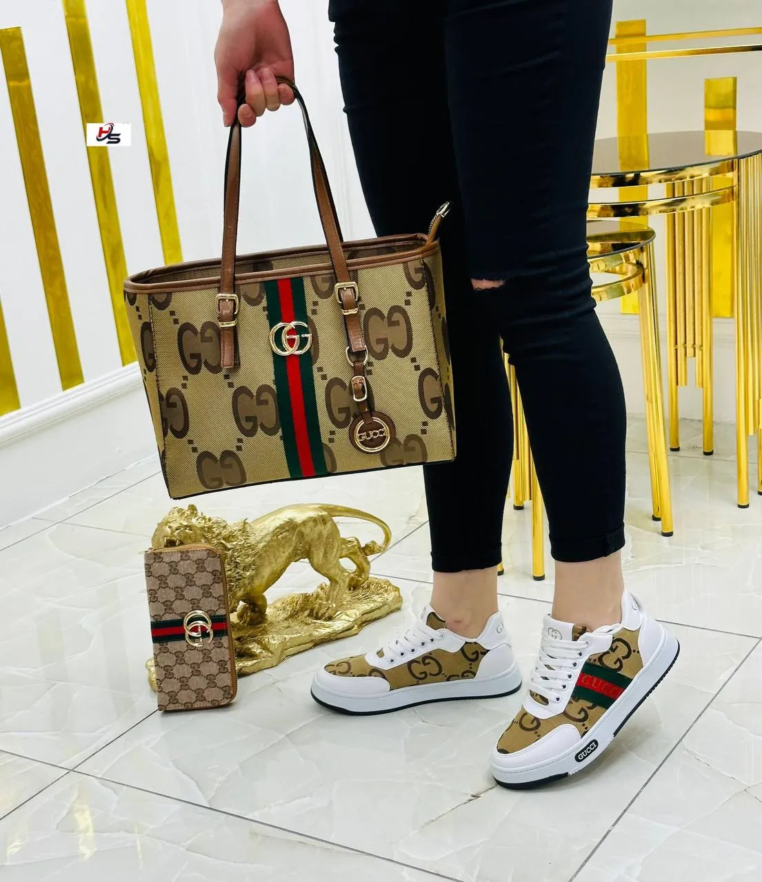 GG patterned white sneaker bag set